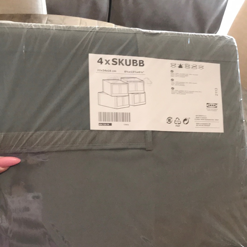 Storage bins x4